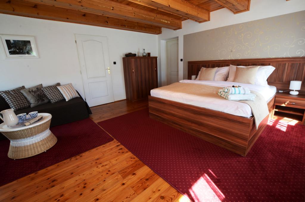 Pension Pod Morskym Okem Karlovice  ภายนอก รูปภาพ