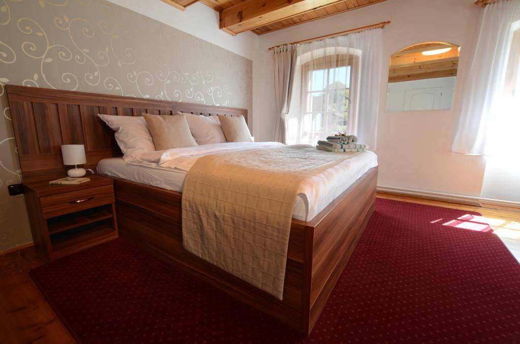 Pension Pod Morskym Okem Karlovice  ภายนอก รูปภาพ